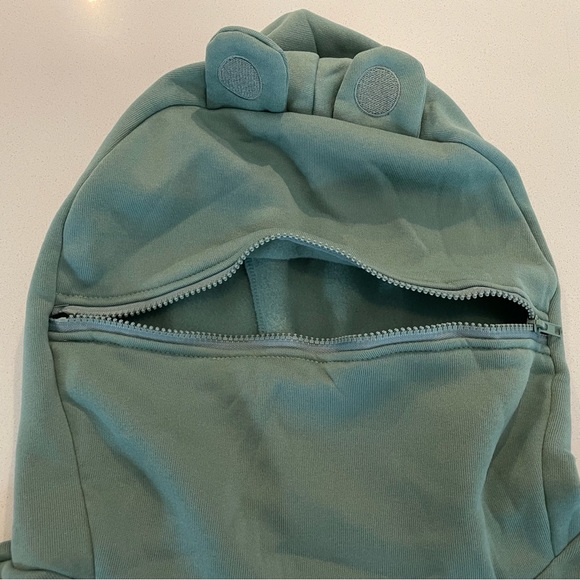 Medium Frog hoodie with frog finger and hood!! - Picture 4 of 7